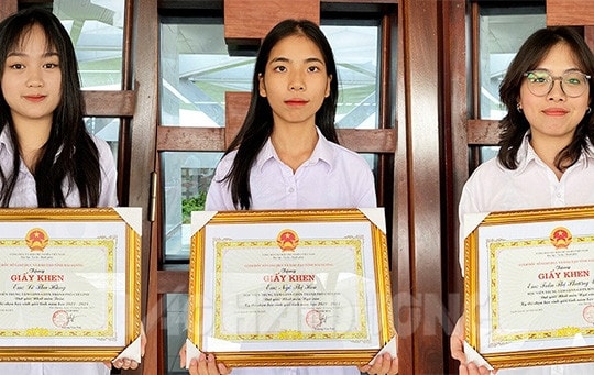 3 học sinh giỏi lớp 12 hệ giáo dục thường xuyên mới được khen thưởng là những ai?