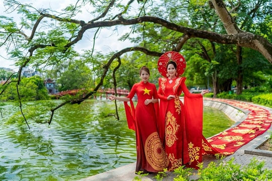 Ao dai design sets national record
