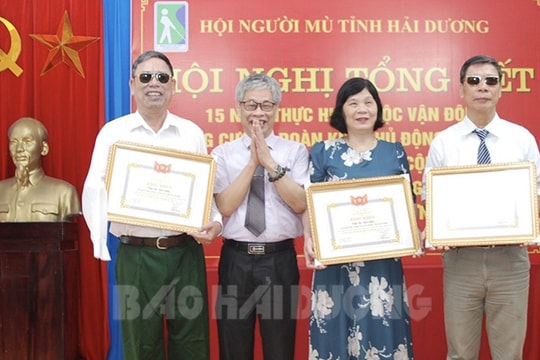Vượt lên chính mình, nâng cao vị thế của người mù trong xã hội