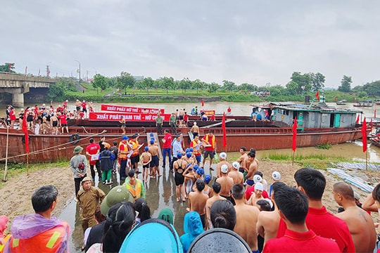 Nam sinh lớp 12 tử vong khi tham gia giải bơi truyền thống