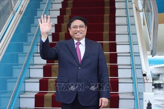 Thủ tướng lên đường thăm chính thức Trung Quốc và dự hội nghị của WEF