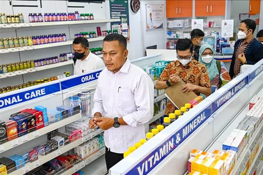 Indonesia mở rộng điều tra vụ hơn 200 trẻ em tử vong do sử dụng siro ho