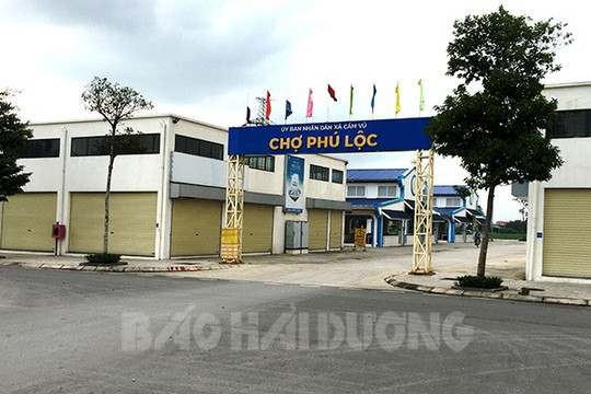 Nghịch lý chợ cũ tồi tàn nhưng tiểu thương không muốn sang chợ mới