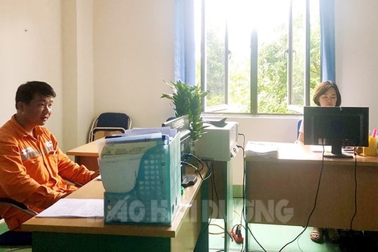 Điện lực Cẩm Giàng tiết kiệm điện tại trụ sở làm việc