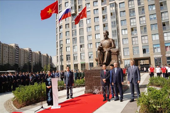 Trang trọng lễ khánh thành tượng đài Chủ tịch Hồ Chí Minh tại St. Petersburg
