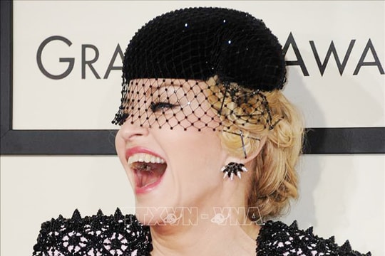 Madonna hoãn chuyến lưu diễn kỷ niệm 40 năm sự nghiệp do vấn đề sức khỏe