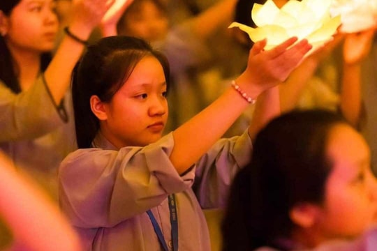 "Ca nương nhỏ tuổi nhất Việt Nam" Tú Thanh qua đời vì tai nạn giao thông