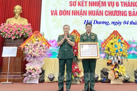 Phòng Chính trị Bộ Chỉ huy quân sự tỉnh Hải Dương đón nhận Huân chương Bảo vệ Tổ quốc hạng nhì