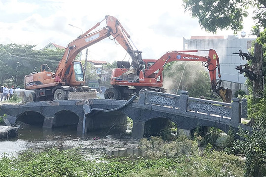 Xã Thanh Khê cưỡng chế tháo dỡ công trình cầu vi phạm 