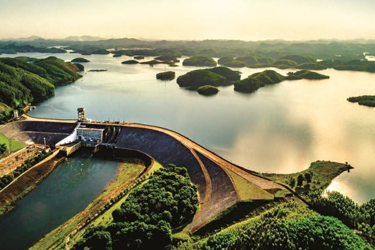 Mực nước thấp nhất lịch sử 50 năm khiến thủy điện Thác Bà vẫn chưa thể phát điện 