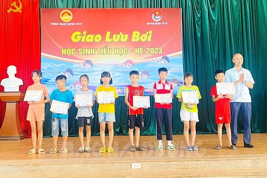 Tứ Kỳ tổ chức giao lưu bơi cho học sinh tiểu học hè 2023