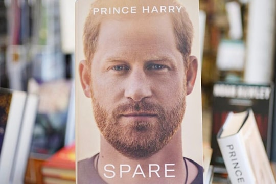 Hồi ký của Harry là sách phi hư cấu bán chạy nhất nửa đầu năm