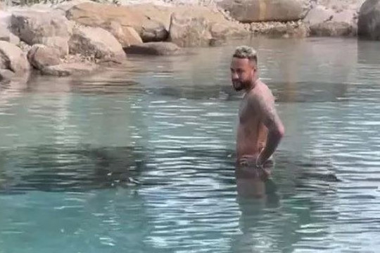 Phớt lờ lệnh cấm, Neymar bị phạt nặng