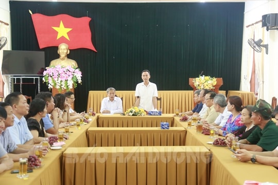 Hội Đồng hương Hải Dương tại Lào Cai tặng quà gia đình chính sách
