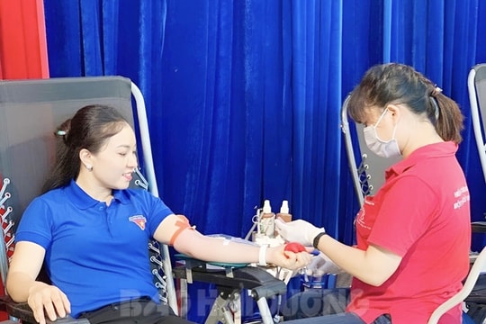 Đông đảo cán bộ, nhân dân Kinh Môn tham gia hiến máu