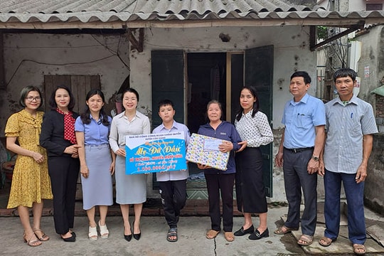Phụ nữ Cẩm Giàng quan tâm chăm lo trẻ em khó khăn