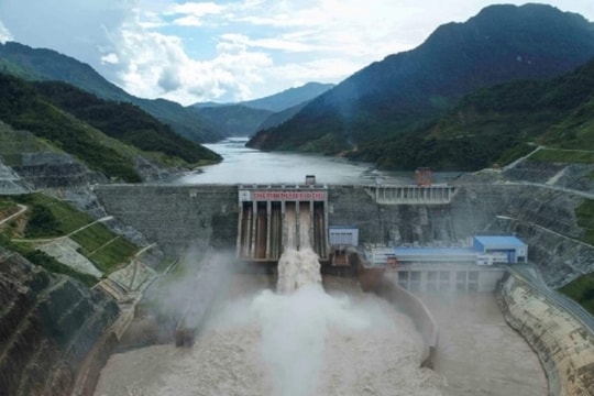 Nước về hồ thủy điện tăng nhanh, hết cảnh thấp thỏm lo cắt điện luân phiên