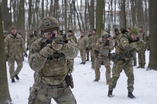 Nga, Tây Ban Nha, Anh phản ứng việc Mỹ gửi bom chùm tới Ukraine