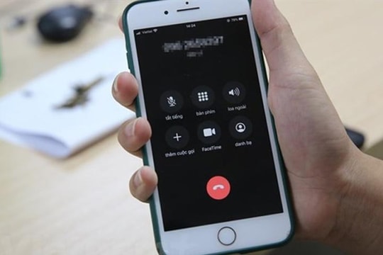 Bị dọa liên quan đường dây ma túy, bà cụ ở Hà Nội mất 200 triệu đồng