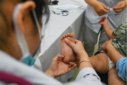 Bộ Y tế đưa hồ sơ xin cấp phép vaccine tay chân miệng vào diện ưu tiên xét duyệt