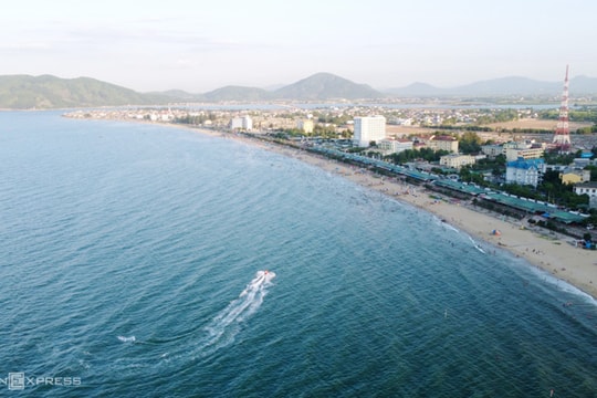Biển Thiên Cầm hút khách ngày nắng nóng