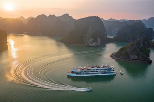 "Ngăn sông cấm chợ" ở vịnh Hạ Long và Lan Hạ