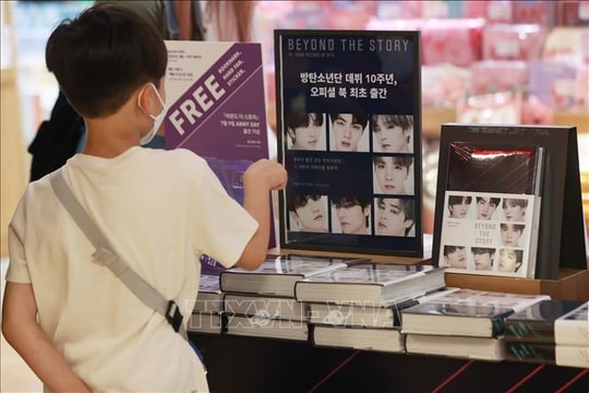 Ban nhạc BTS và cuốn hồi ký kỷ niệm 10 năm ra mắt