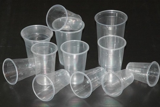Tác hại khi sử dụng cốc dùng 1 lần