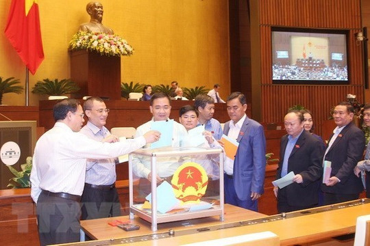 Lá phiếu tín nhiệm với cán bộ giữa nhiệm kỳ và những góc nhìn