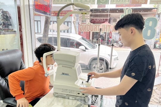 Bệnh nhân mắc đục thuỷ tinh thể có xu hướng trẻ hoá