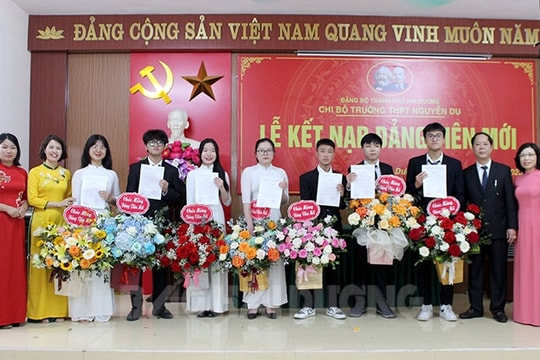 Tạo nguồn kết nạp Đảng