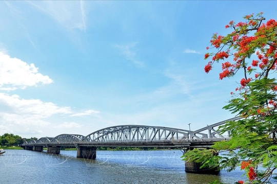 [Photos] Hue - A vibrant summer destination