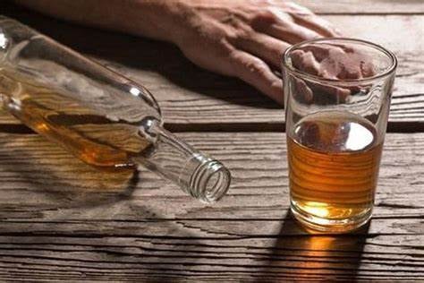 Bình Phước, uống rượu pha sẵn, một người chết, 3 người cấp cứu