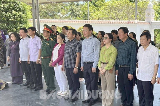 [Audio] Đoàn công tác tỉnh Hải Dương dâng hương tưởng niệm các anh hùng liệt sĩ tại khu di tích Đồng Lộc, Truông Bồn