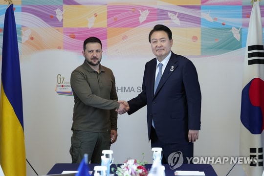 Tổng thống Hàn Quốc bất ngờ tới Ukraine