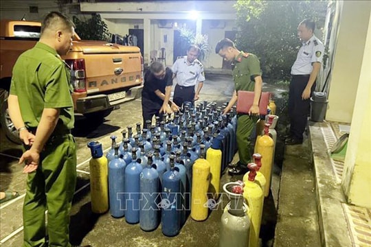 Lạng Sơn thu giữ số lượng lớn bình khí, nghi là khí cười