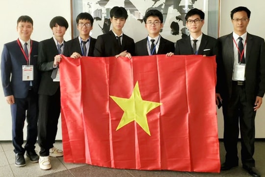 Việt Nam giành 2 huy chương vàng tại Olympic Vật lí quốc tế năm 2023