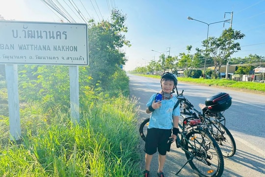 Cậu bé 10 tuổi ở Lạng Sơn đạp xe khám phá 4 quốc gia 