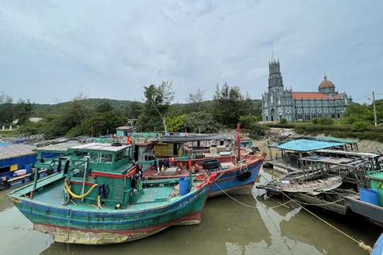 Quảng Ninh cấm biển từ 15 giờ chiều nay 17.7