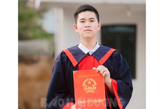 Một học sinh Trường THPT Ninh Giang đỗ thủ khoa 3 khối thi tốt nghiệp THPT