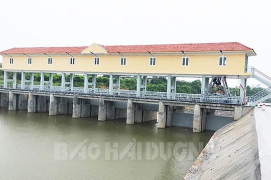 Công trình tràn xả lũ hồ Phú Lợi ở Chí Linh kịp hoàn thành, vận hành phòng chống lụt bão