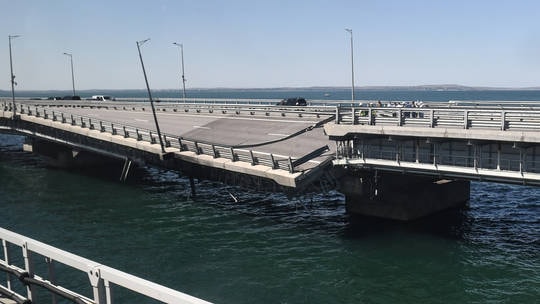 Cầu Crimea mở cửa lại một phần sau vụ tấn công