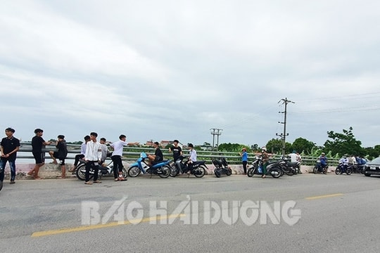 Đã tìm thấy thi thể nữ sinh nhảy Cầu Xe
