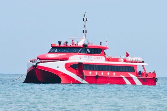 Thêm tàu cao tốc chở khách ra đảo Lý Sơn