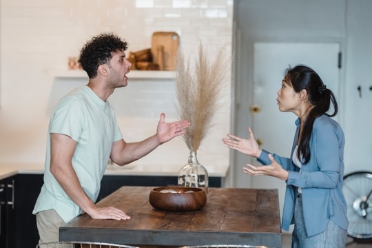 Vợ chồng hay cãi nhau thường có hôn nhân bền vững