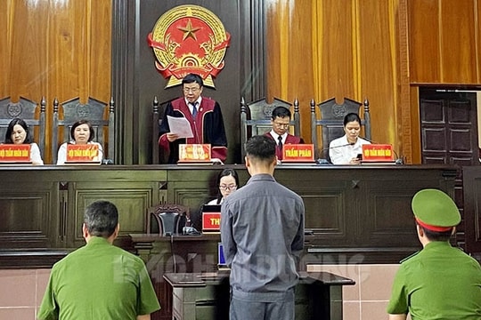 Chiếm đoạt tiền từ lừa “chạy việc” vào ngành công an