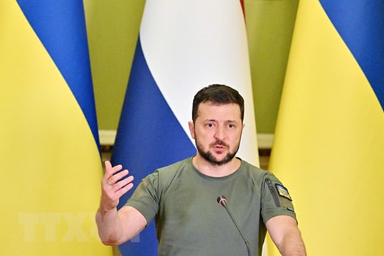 Tổng thống Ukraine kêu gọi hạn chế chi tiêu, tập trung cho quốc phòng