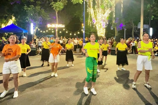 Tuần này, phố đi bộ, chợ đêm Bạch Đằng sẽ có hơn 50 tiết mục dân vũ trong chương trình “Kết nối đam mê”