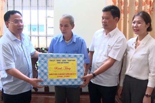 Lãnh đạo nhiều địa phương ở Hải Dương thăm, tặng quà người có công, gia đình chính sách
