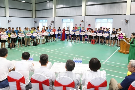 Hơn 100 tay vợt bóng bàn thuộc 14 tỉnh, thành phố tranh cúp trà sen Kiếp Bạc